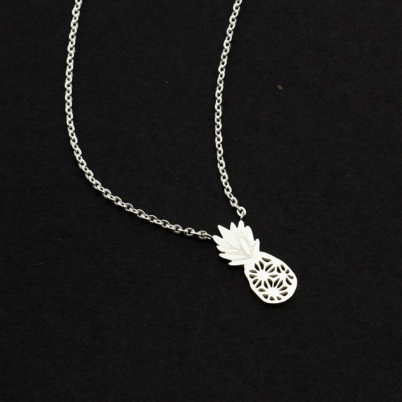 ❤️4 for $20 Sale❤️❤️Pineapple necklace - Picture 4 of 5